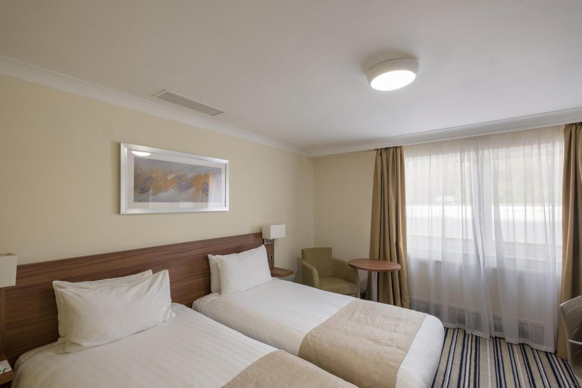 Holiday Inn Swindon By Ihg Экстерьер фото